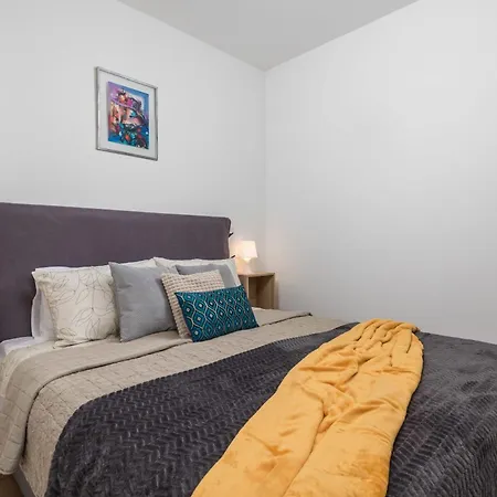 Apartment Charming Bako A2